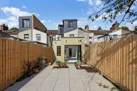 113 Geere Road, London, E15 3PP