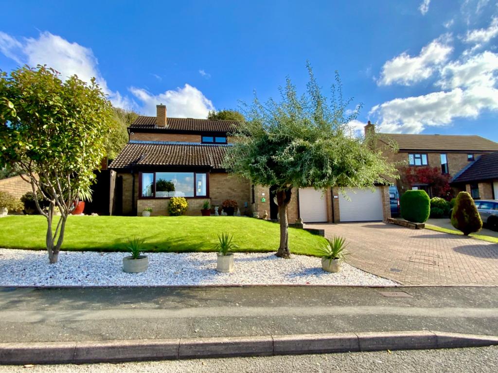 Muirfield Drive, Daventry, NN11 4SL 4 bed detached house for sale £