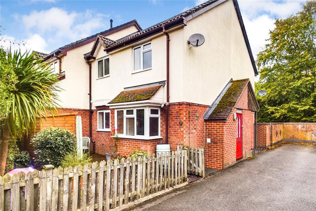 Finch Close, Tadley, Hampshire, RG26 1 bed terraced house for sale £