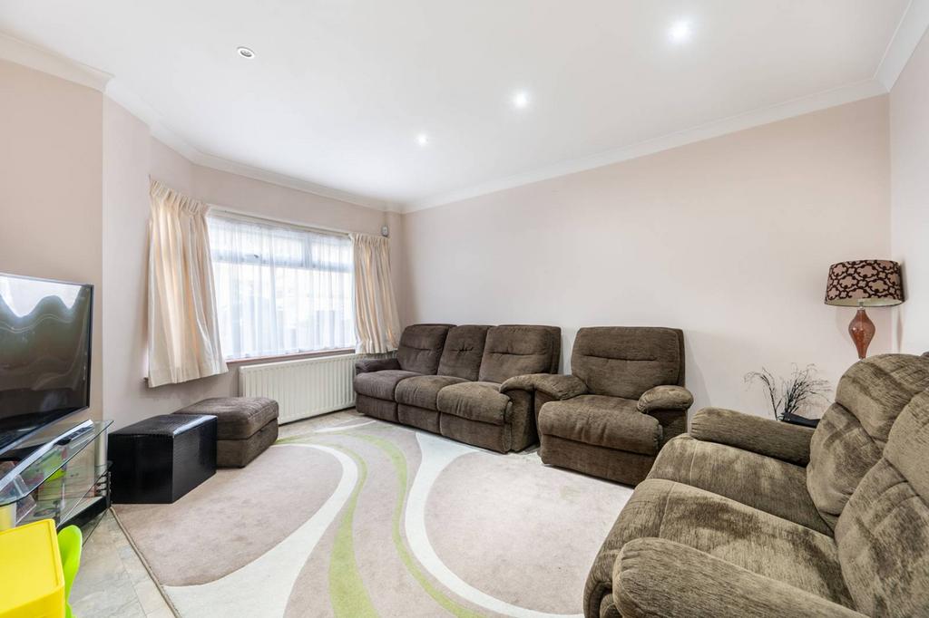 Central Road, Sudbury, Wembley, HA0 3 bed terraced house for sale £650,000