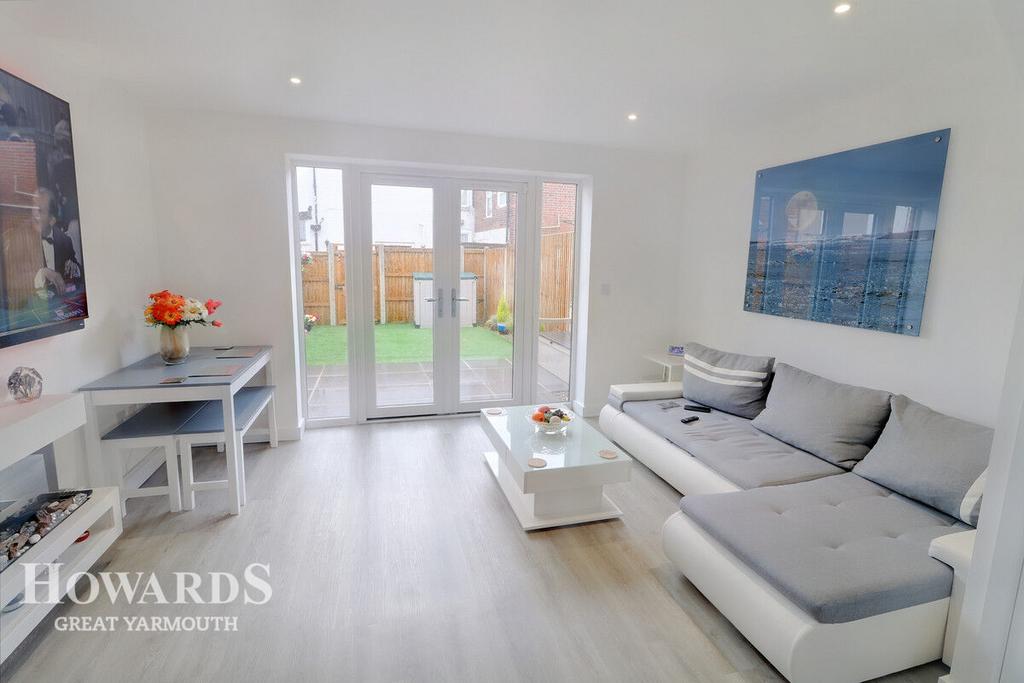 Villa Place, Albion Road, Great Yarmouth 4 bed terraced house for sale