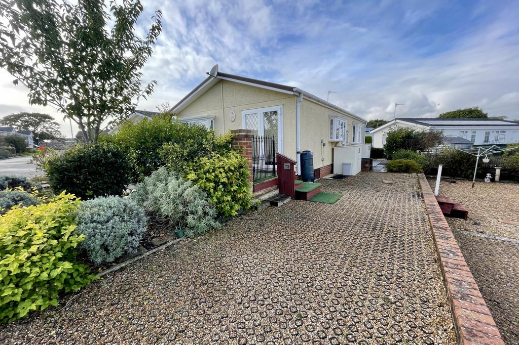 Eastbourne Heights, Oak Tree Lane, Eastbourne, East Sussex, BN23 3 bed