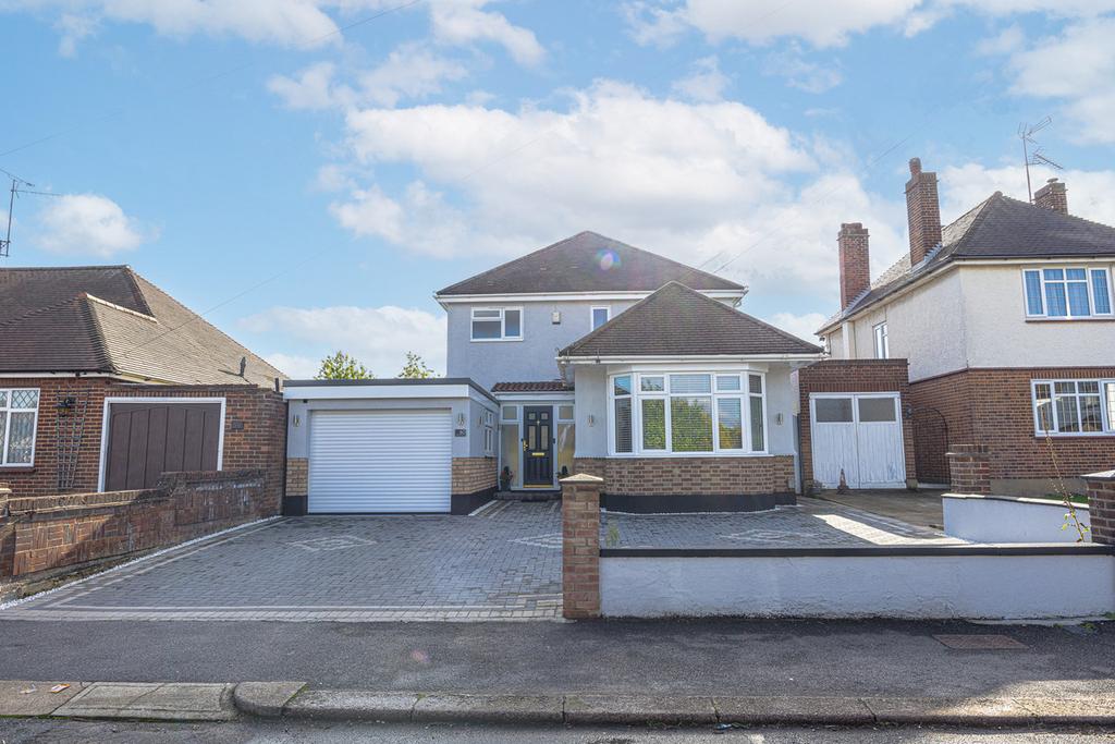 Midhurst Avenue, Westcliffonsea, SS0 4 bed detached house for sale