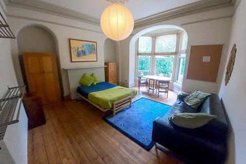 6 bedroom house to rent, Ridge Mount, Leeds