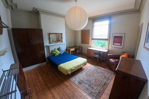 6 bedroom house to rent, Ridge Mount, Leeds