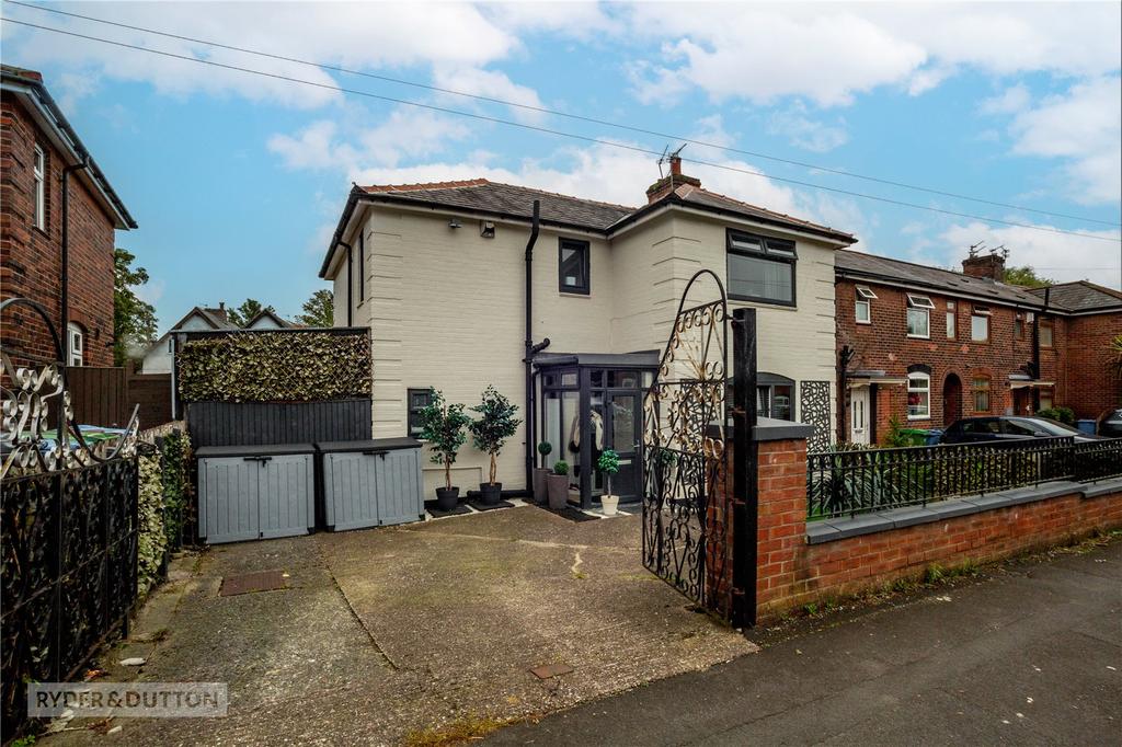 Elm Road, Hollins, Oldham, Greater Manchester, OL8 3 bed semidetached house for sale £250,000