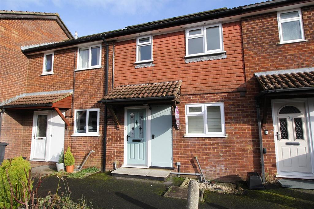 Pine Road, Four Marks, Hampshire, GU34 2 bed terraced house £300,000