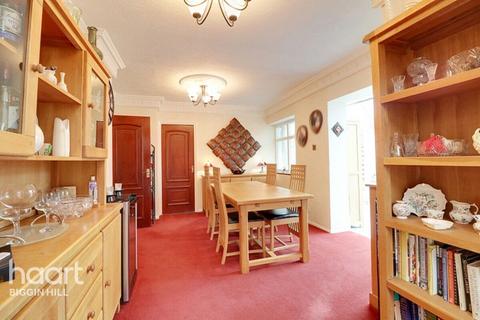6 Nelson Close, Biggin Hill, Westerham, TN16 3LS