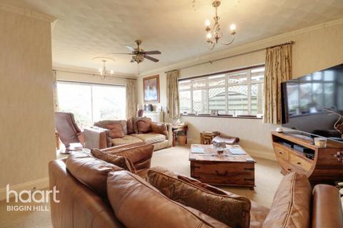 6 Nelson Close, Biggin Hill, Westerham, TN16 3LS