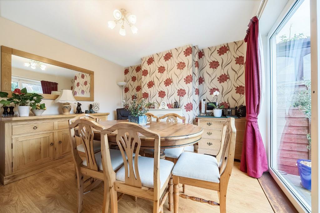 Rydes Avenue, Guildford, Surrey, GU2 3 bed semidetached house for sale