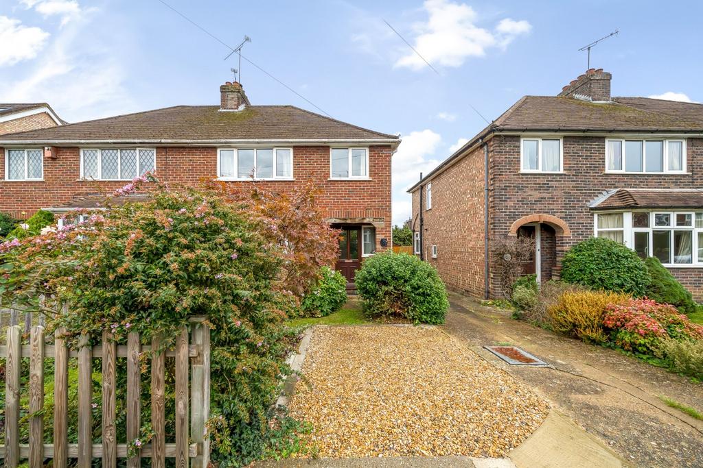Rydes Avenue, Guildford, Surrey, GU2 3 bed semidetached house £500,000