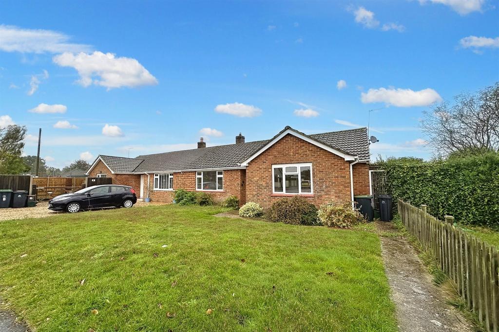 West Moors 3 bed semidetached bungalow for sale £315,000