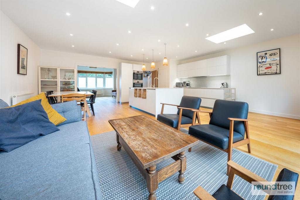 Broughton Avenue, Finchley, N3 4 bed house for sale £1,075,000