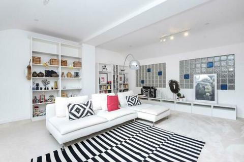3 bedroom flat for sale - Princess Park Manor East Wing, Royal Drive, London, Middlesex, N11 3GX