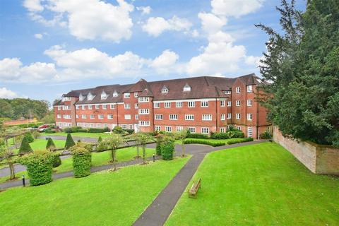 2 bedroom apartment for sale, Elizabeth Drive, Banstead, Surrey