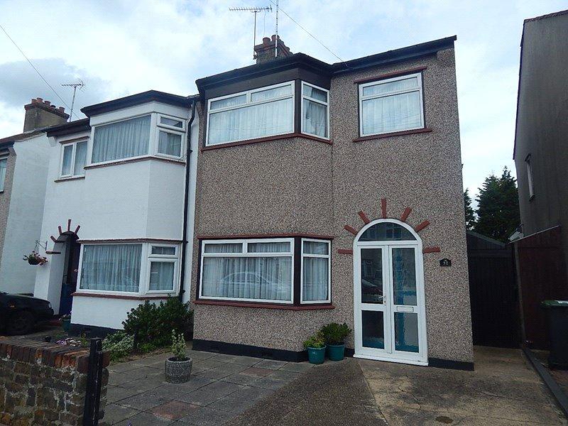 Wentworth Road, SouthendonSea, Essex, SS2 3 bed semidetached house