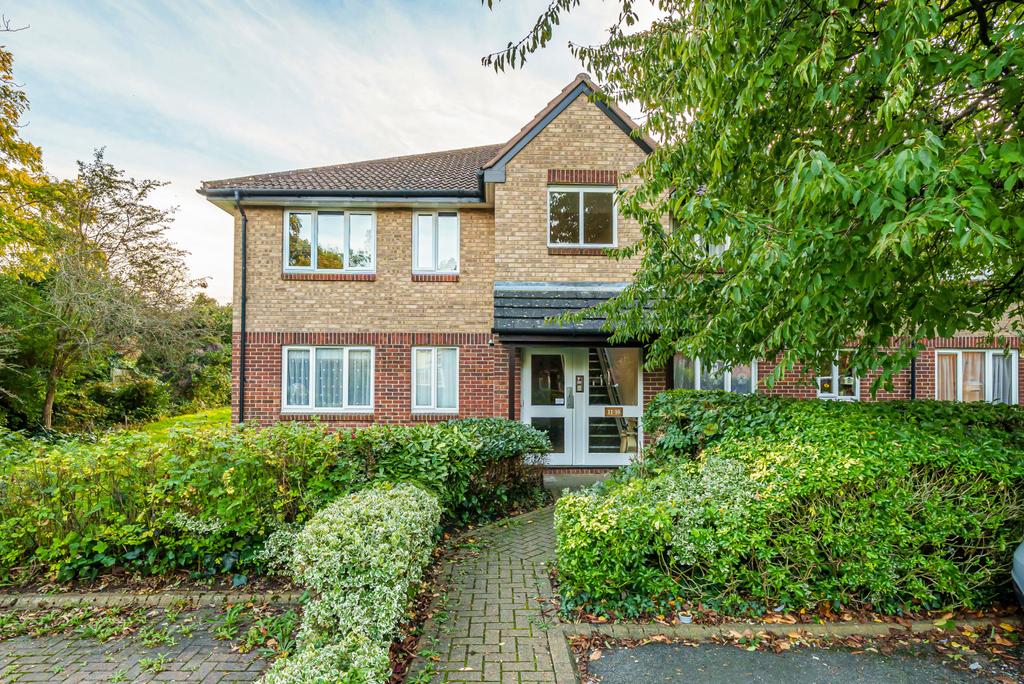 Shepperton Court, Shepperton Court Drive, Shepperton, TW17 2 bed