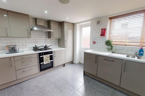 6 bedroom terraced house to rent, Thornycroft Road, Wavertree L15