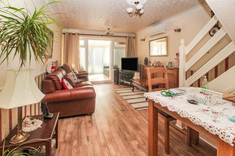 1 bedroom semi-detached house for sale, South End Road, Hornchurch, RM12