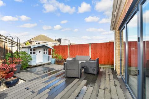 9 Cambridge Close, Langdon Hills, Basildon, SS16 6UW