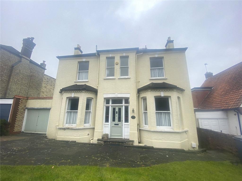 Manor Road, Herts, EN5 5 bed detached house to rent £2,950