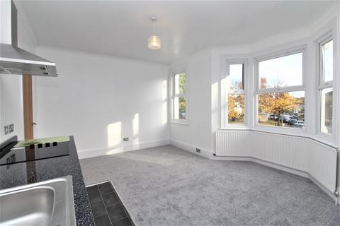 2 bedroom apartment to rent, Catford Hill, Catford, SE6