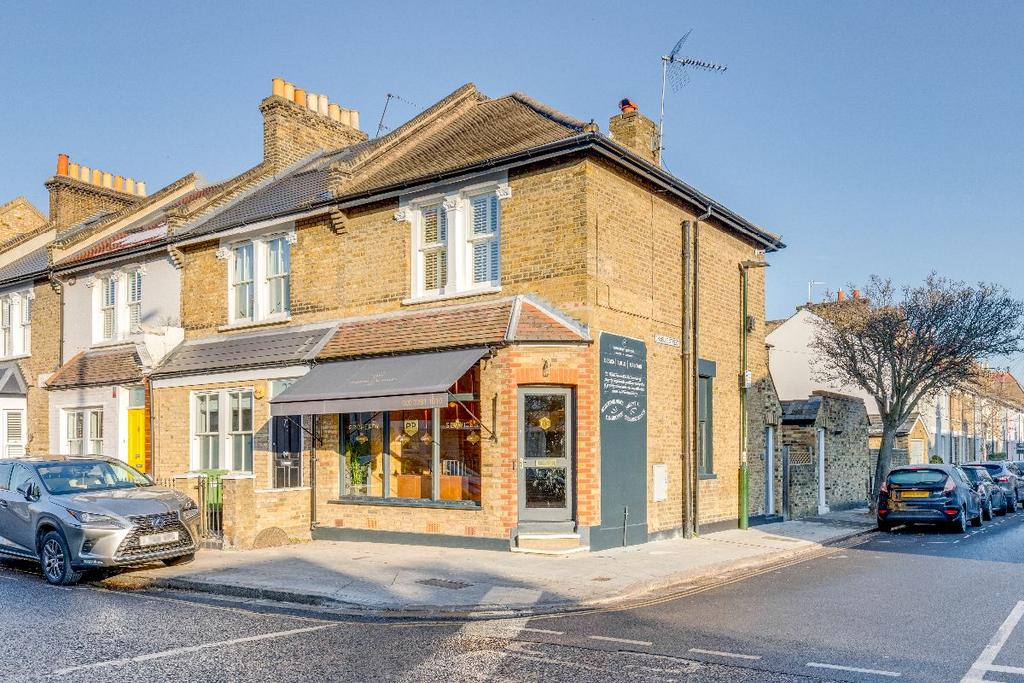 White Hart Lane, Barnes, SW13 Office £2,950 pcm (£681 pw)
