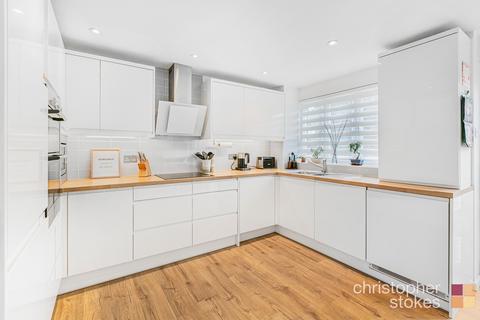 6 Hobbs Close, Cheshunt, Waltham Cross, EN8 0ED