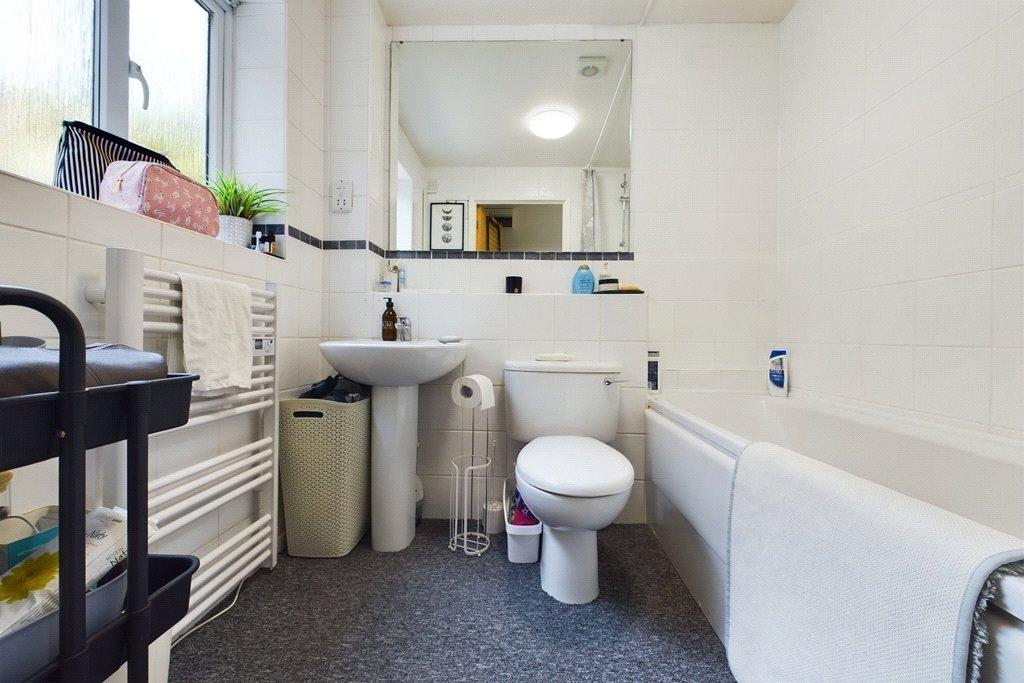 Carmichael Close, Ruislip, HA4 1 bed apartment for sale £285,000