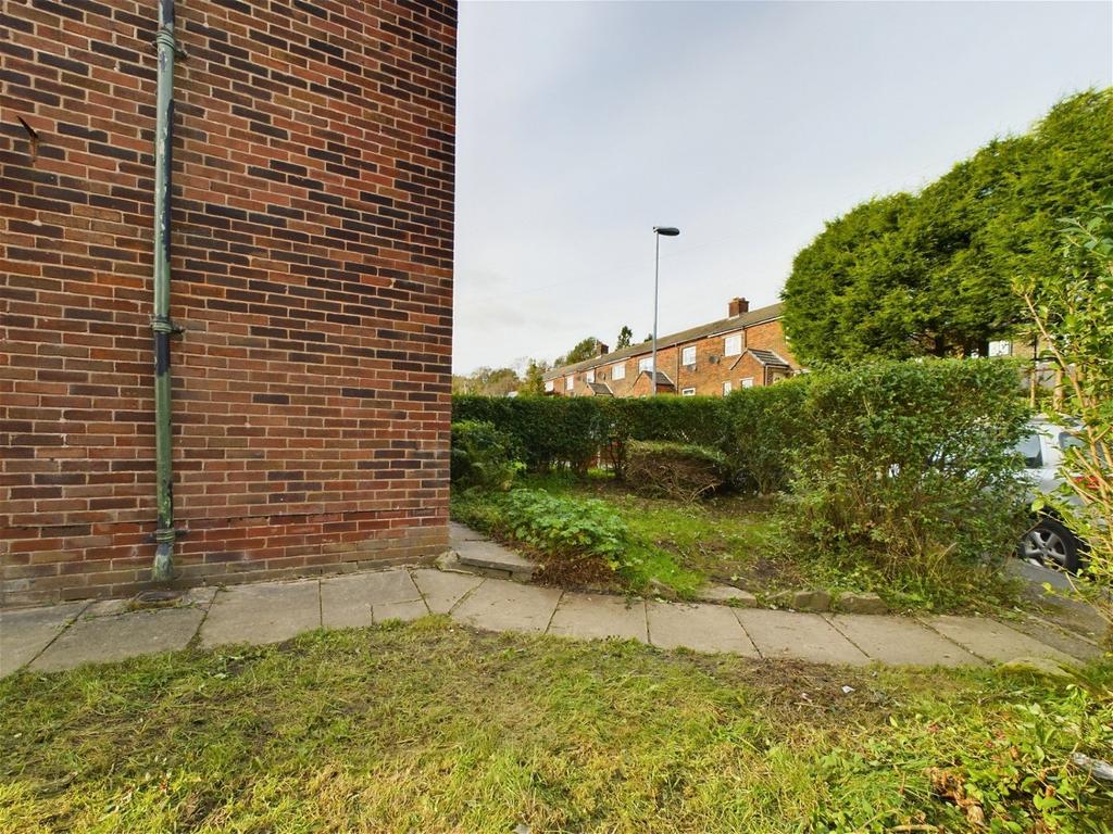 Knowsley Avenue, Springhead, Saddleworth 2 bed end of terrace house £