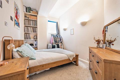 2 bedroom flat for sale - Lavender Hill, Clapham Junction, London, SW11