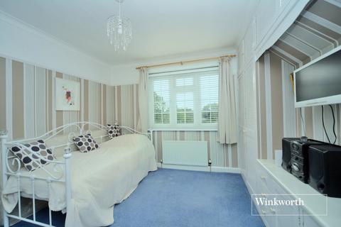 23 Idmiston Square, Worcester Park, KT4 7SX