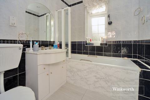23 Idmiston Square, Worcester Park, KT4 7SX