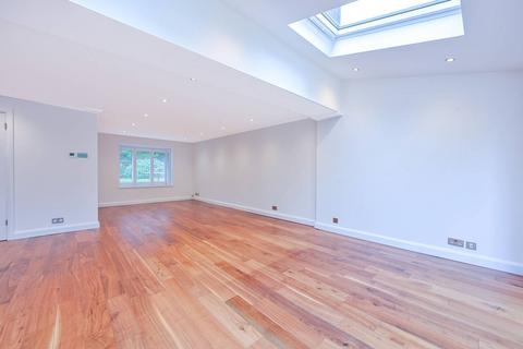 18b Grafton Close, Worcester Park, KT4 7JY