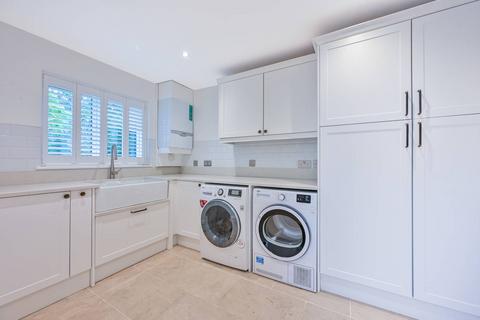 18b Grafton Close, Worcester Park, KT4 7JY