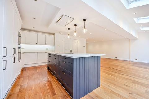18b Grafton Close, Worcester Park, KT4 7JY