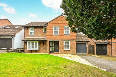 18b Grafton Close, Worcester Park, KT4 7JY