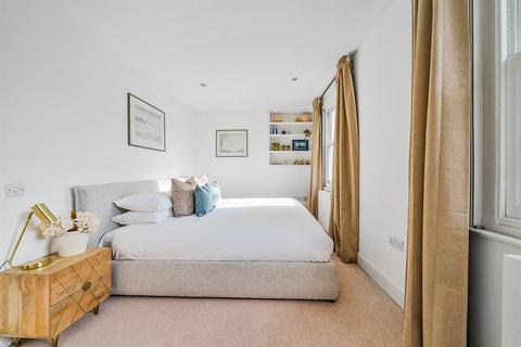 2 bedroom maisonette to rent, London W1U