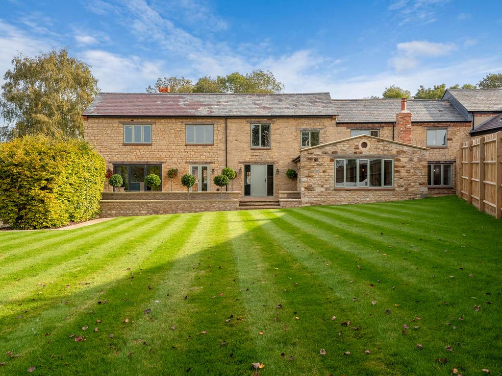 Besses Lane, Wood Burcote, Towcester Northamptonshire NN12 6GR 4 bed