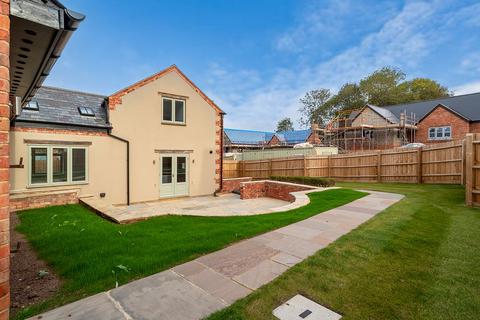 4 bedroom semi-detached house for sale - Wood Burcote, Towcester, Northamptonshire NN12 6JR