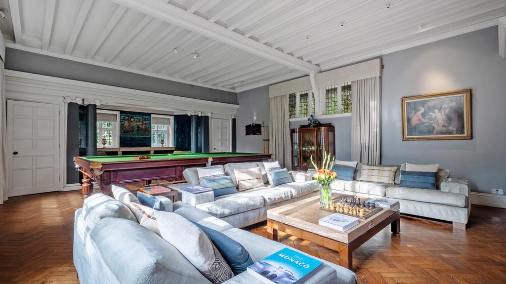 Seven Hills Road, Waltononthames, KT12 6 bed country house for sale £4,500,000