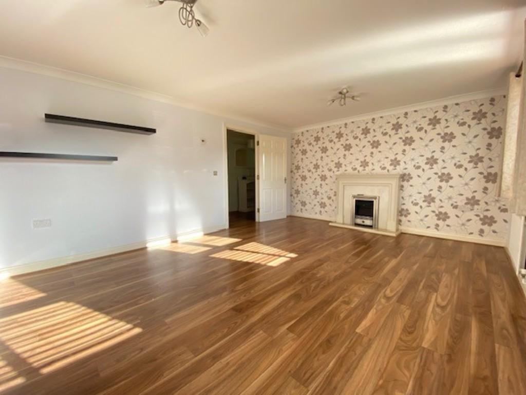 Crowhurst Crescent, Storrington 2 bed ground floor flat £1,150 pcm (£