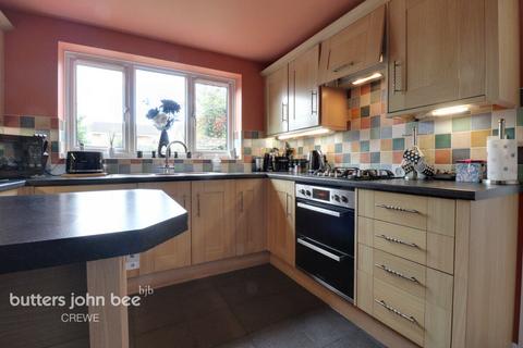 4 bedroom detached house for sale - Burton Grove, Crewe