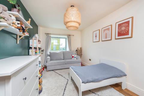 2 bedroom flat for sale, Hornsey Street, Holloway, London