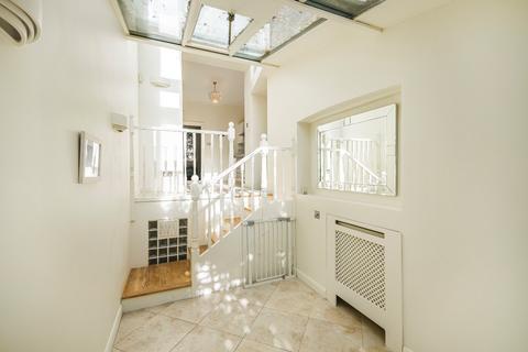 Lower Maisonette, 7 Cloudesley Square, London, N1 0HT