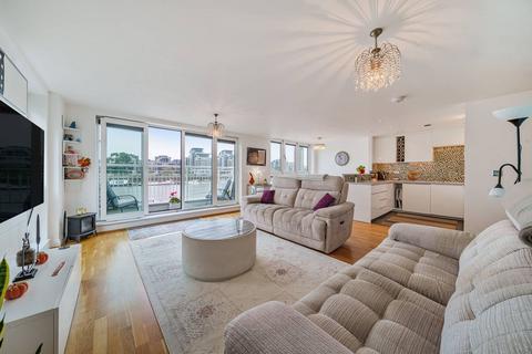 2 bedroom flat for sale - Oyster Wharf, 18 Lombard Road, Battersea, London, SW11
