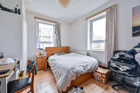 3 bedroom flat for sale - Fairlawn Court, Charlton, London, SE7