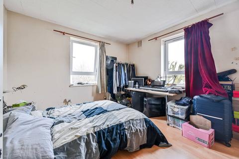 3 bedroom flat for sale, Fairlawn Court, Charlton, London, SE7