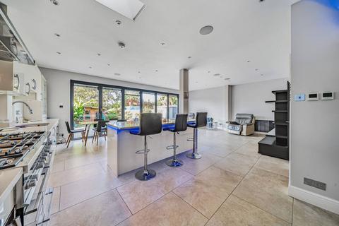 58 Swyncombe Avenue, London, W5 4DS
