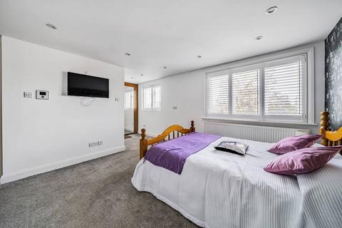 58 Swyncombe Avenue, London, W5 4DS